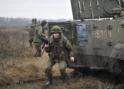 Ucraina, missili russi al confine. Putin: "La situazione peggiora"