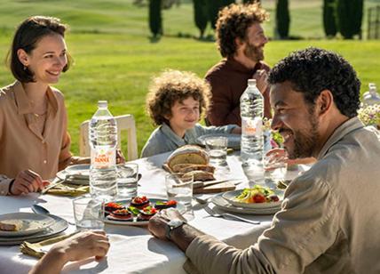 Acqua Panna omaggia la Toscana nella nuova campagna pubblicitaria per l'estate