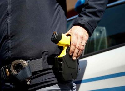 taser polizia 2 min