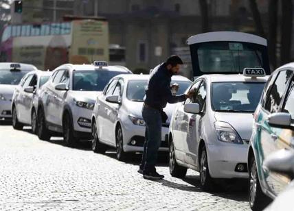 I taxi a Draghi: "Dopo la pandemia, la guerra. Non ce la facciamo più"