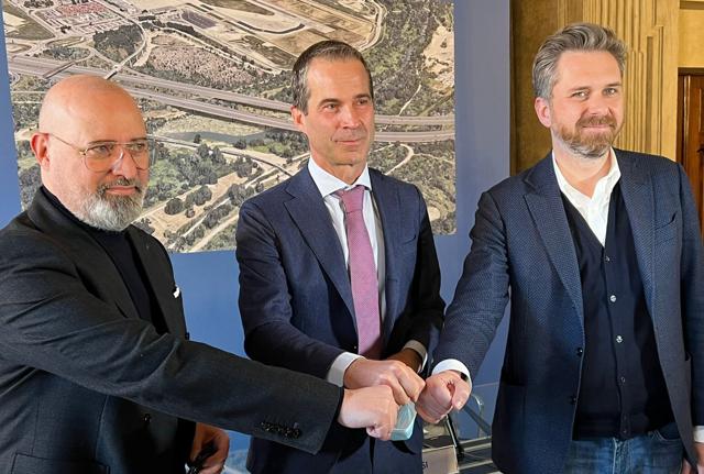 Il Presidente della Regione Emilia-Romagna, Stefano Bonaccini, il sindaco della città metropolitana di Bologna, Matteo Lepore, e l’amministratore delegato di Autostrade per l’Italia, Roberto Tomasi Il Presidente della Regione Emilia-Romagna, Stefano Bonaccini, il sindaco della città metropolitana di Bologna, Matteo Lepore, e l’amministratore delegato di Autostrade per l’Italia, Roberto Tomasi