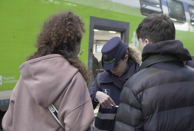 Trenord, altri 35 operatori per i controlli nelle stazioni Trenord, altri 35 operatori per i controlli nelle stazioni