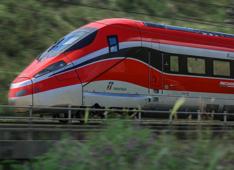 Trenitalia, presentato Intercity personalizzato per la mostra Richard Avedon