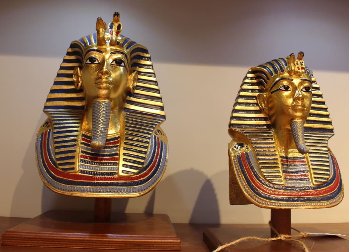 Una teca del museo egizio de Il Cairo Una teca del museo egizio de Il Cairo