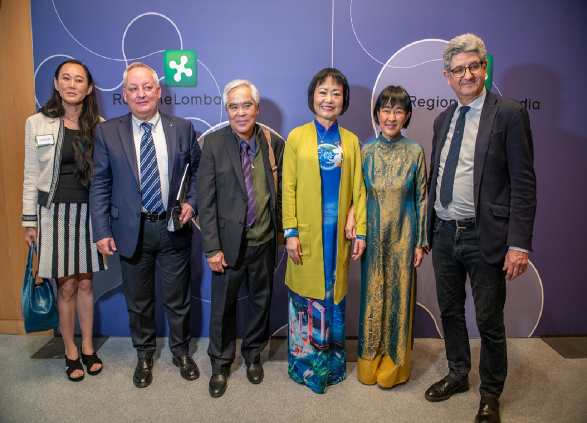 La "Napalm girl" del Vietnam all'inagurazione della mostra di Ut a Milano (foto: Regione Lombardia) La "Napalm girl" del Vietnam all'inagurazione della mostra di Ut a Milano (foto: Regione Lombardia)