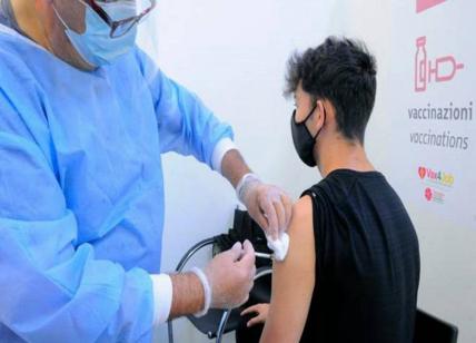 Aifa: reazioni avverse al vaccino Covid in un caso su mille