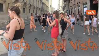 Si avvicina il weekend di Ferragosto, Roma invasa dai turisti tra via del Corso e Piazza di Spagna