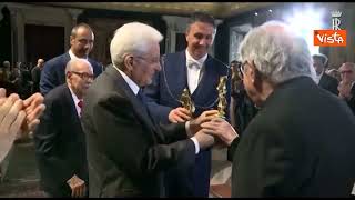 Addio a Gina Lollobrigida, l'attrice si è spenta a 95 anni. Eccola premiata da Mattarella