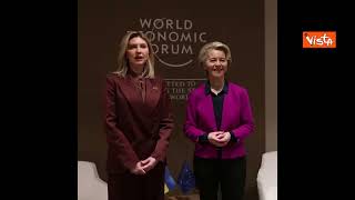 L’incontro a Davos tra la First Lady dell’Ucraina Olena Zelenska e Ursula von der Leyen