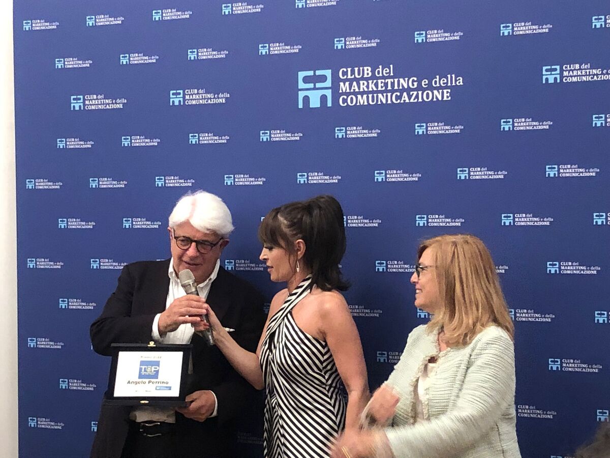 Il direttore di Affaritaliani.it Angelo Perrino riceve il premio Top Communicator of The year Il direttore di Affaritaliani.it Angelo Perrino riceve il premio Top Communicator of The year