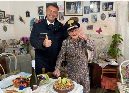 Favignana: festeggia i 101 anni da sola finché non arrivano i carabinieri