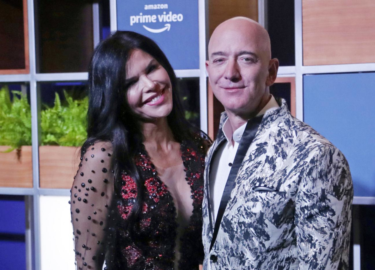 Amazon investe in India. Jeff Bezos mette 13 mld sul piatto. Foto Lapresse Amazon investe in India. Jeff Bezos mette 13 mld sul piatto. Foto Lapresse