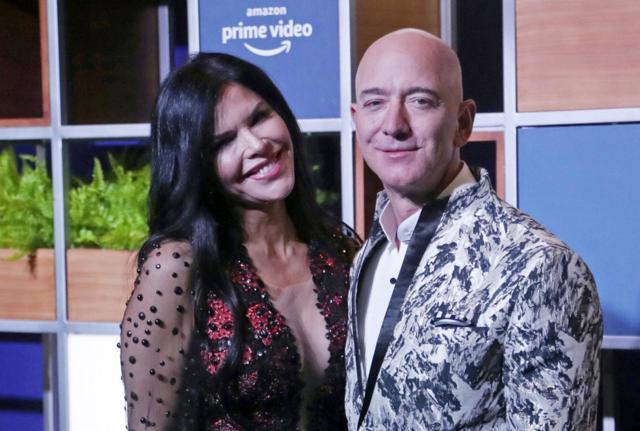 Amazon investe in India. Jeff Bezos mette 13 mld sul piatto. Foto Lapresse Amazon investe in India. Jeff Bezos mette 13 mld sul piatto. Foto Lapresse