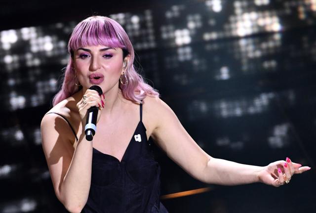 Arisa non gradita al Gay Pride. La cantante nel mirino per gli apprezzamenti a Meloni. Foto Lapresse Arisa non gradita al Gay Pride. La cantante nel mirino per gli apprezzamenti a Meloni. Foto Lapresse