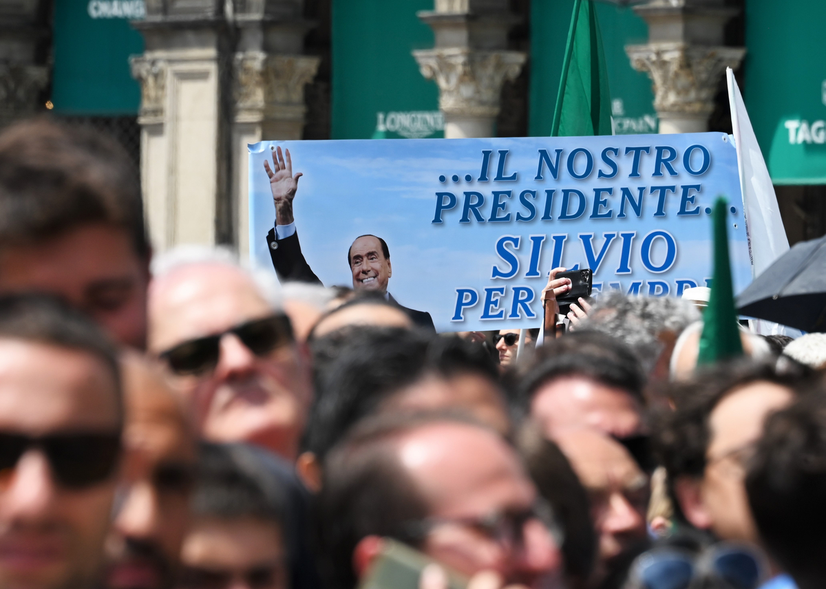 Silvio Berlusconi un ricordo e saluto indelebile a Milano. 2023 Credit photo Nick Zonna Silvio Berlusconi un ricordo e saluto indelebile a Milano. 2023 Credit photo Nick Zonna
