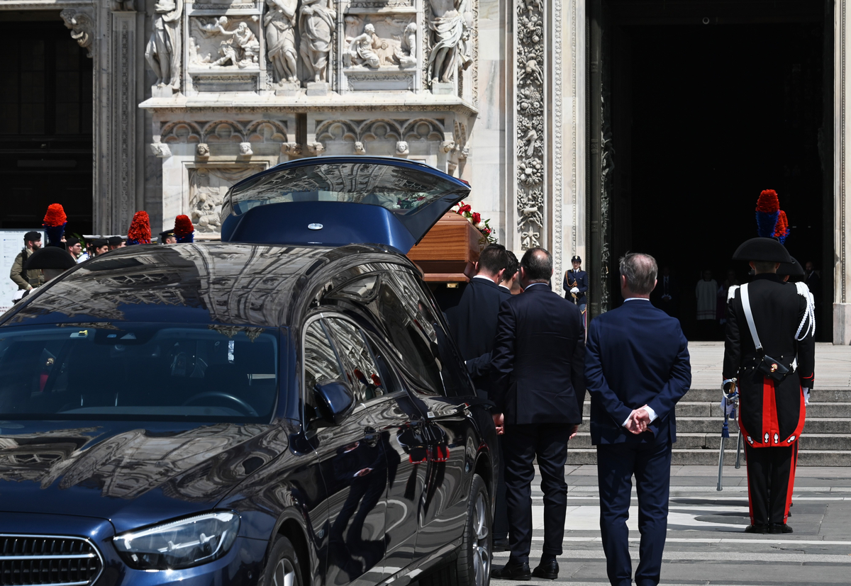Silvio Berlusconi un ricordo e saluto indelebile a Milano. 2023 Credit photo Nick Zonna Silvio Berlusconi un ricordo e saluto indelebile a Milano. 2023 Credit photo Nick Zonna