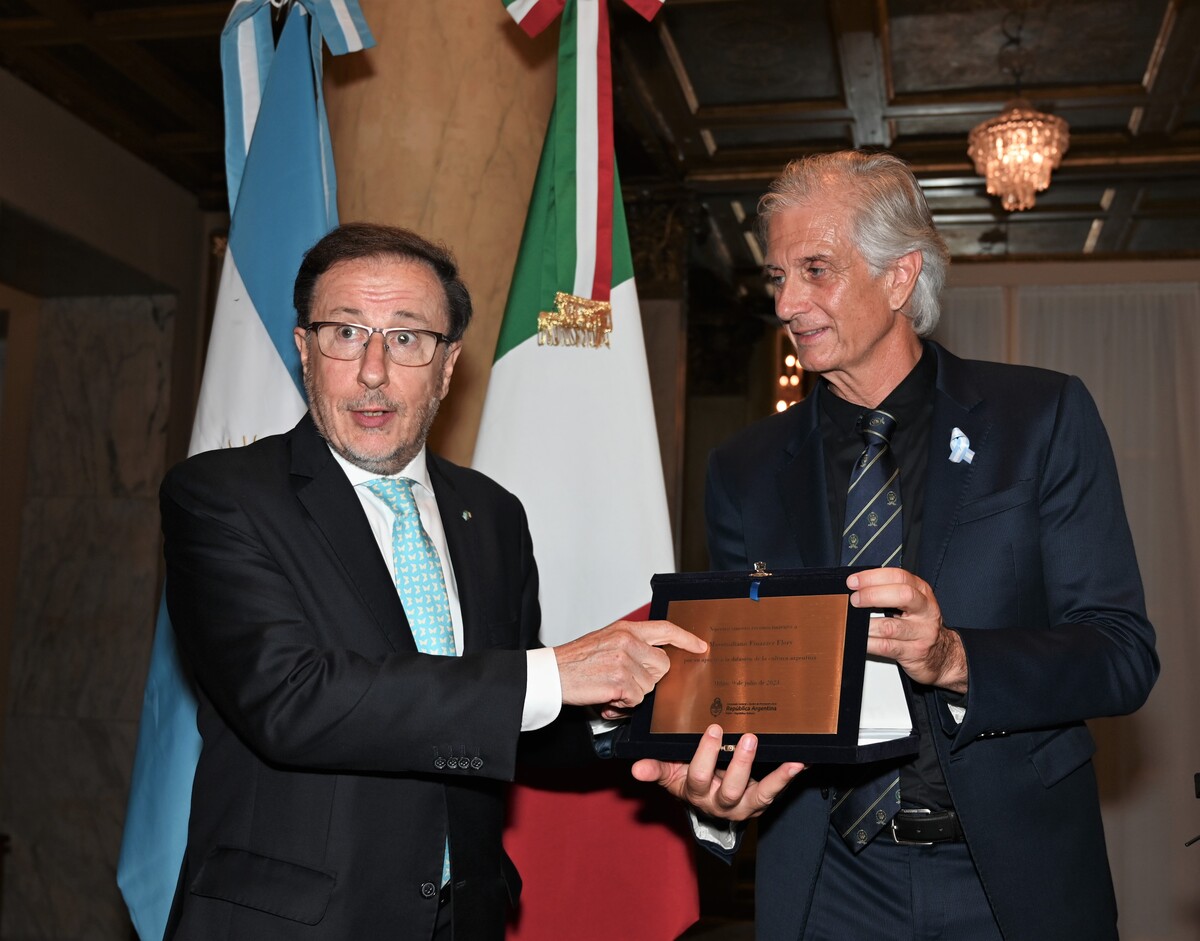 Massimiliano Finazzer Flory premio alla cultura letteraria Argentina. 2023 Credit photo Nick Zonna Massimiliano Finazzer Flory premio alla cultura letteraria Argentina. 2023 Credit photo Nick Zonna