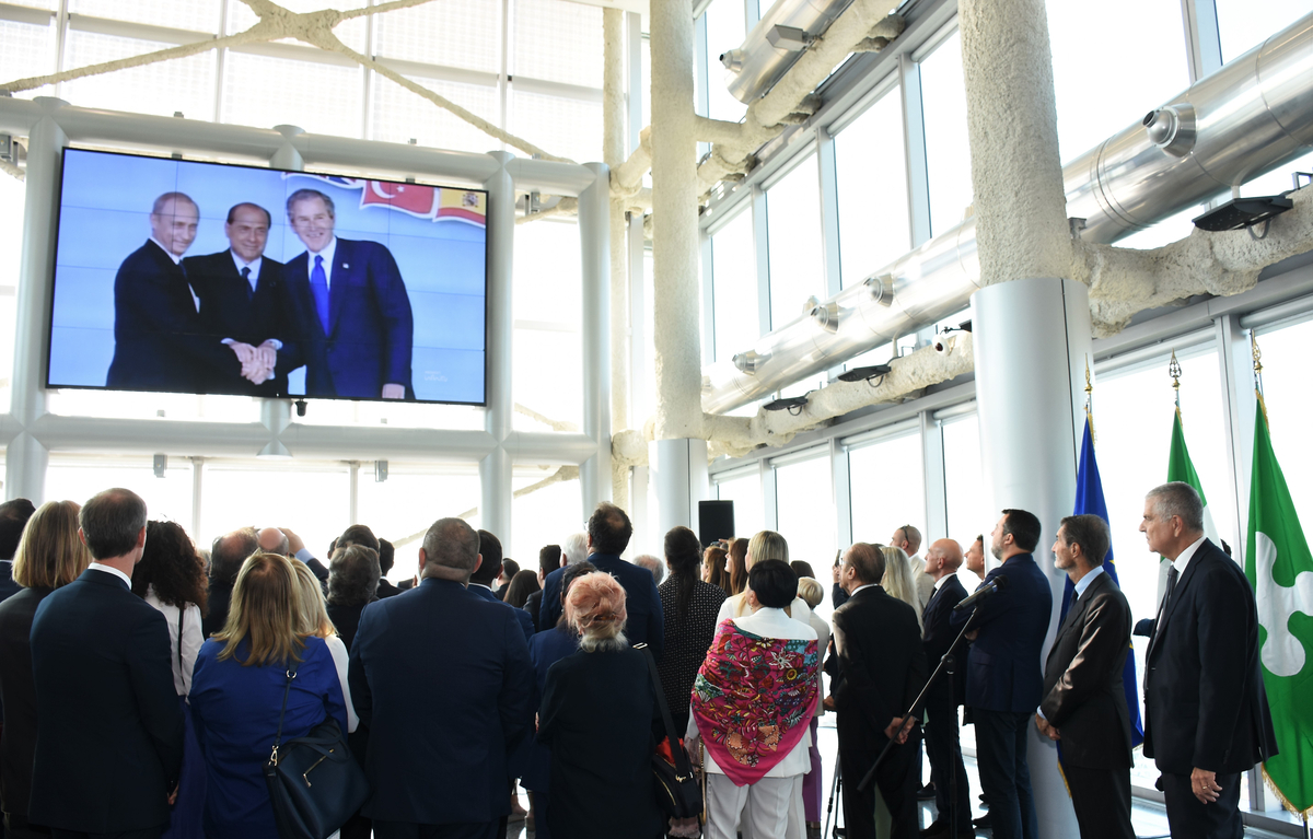 Silvio Berlusconi un ricordo indelebile per la Lombardia e Milano. Foto: Nick Zonna