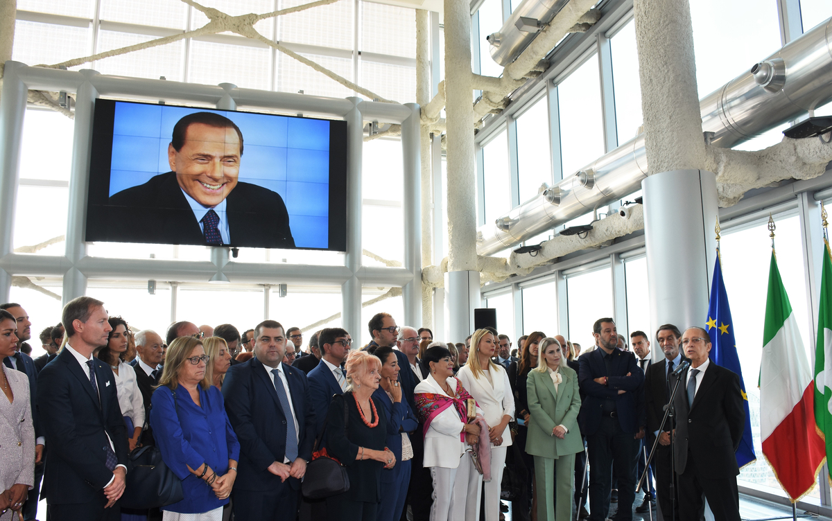 Silvio Berlusconi un ricordo indelebile per la Lombardia e Milano. Foto: Nick Zonna