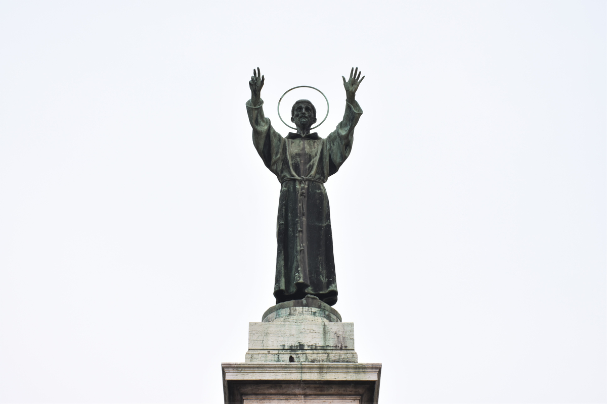 Ricordo di San Francesco patrono d’Italia in Piazza Risorgimento a Milano. Foto: Nick Zonna Ricordo di San Francesco patrono d’Italia in Piazza Risorgimento a Milano. Foto: Nick Zonna