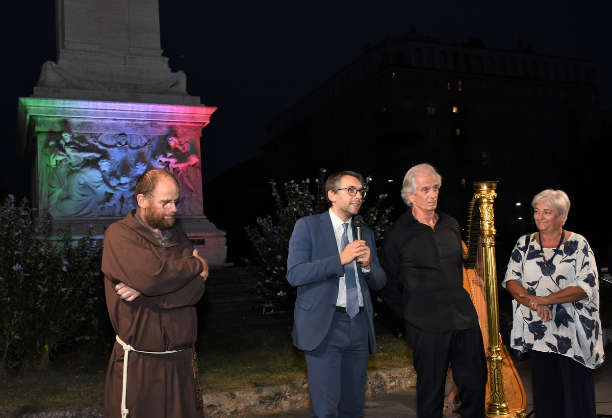 Ricordo di San Francesco patrono d’Italia in Piazza Risorgimento a Milano. Foto: Nick Zonna Ricordo di San Francesco patrono d’Italia in Piazza Risorgimento a Milano. Foto: Nick Zonna