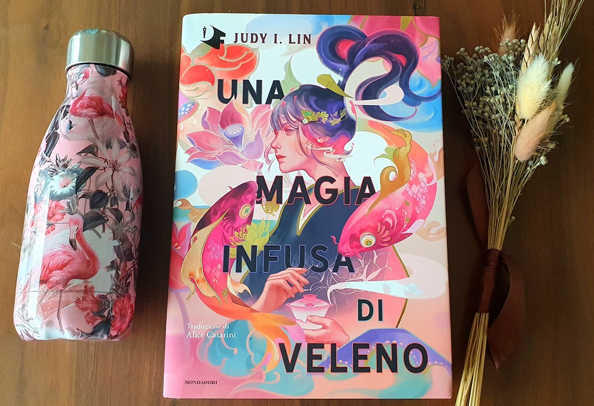 "Una magia infusa di veleno" di Judy I. Lin (Mondadori Oscar Fantastica) "Una magia infusa di veleno" di Judy I. Lin (Mondadori Oscar Fantastica)