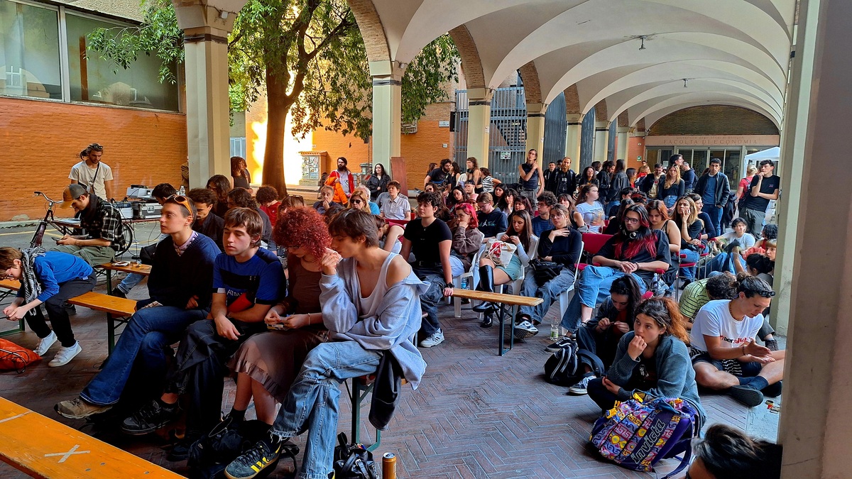Accampamento Universitario a Bologna Accampamento Universitario a Bologna