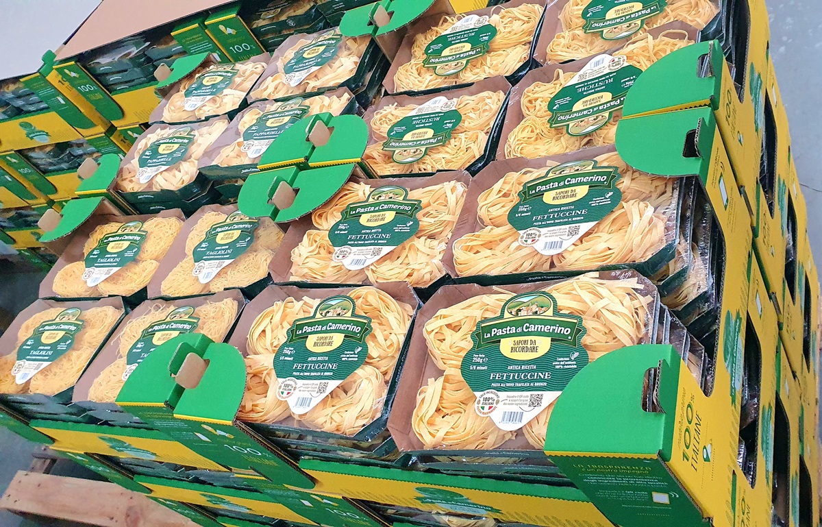 Le tagliatelle pronte per la distribuzione Le tagliatelle pronte per la distribuzione