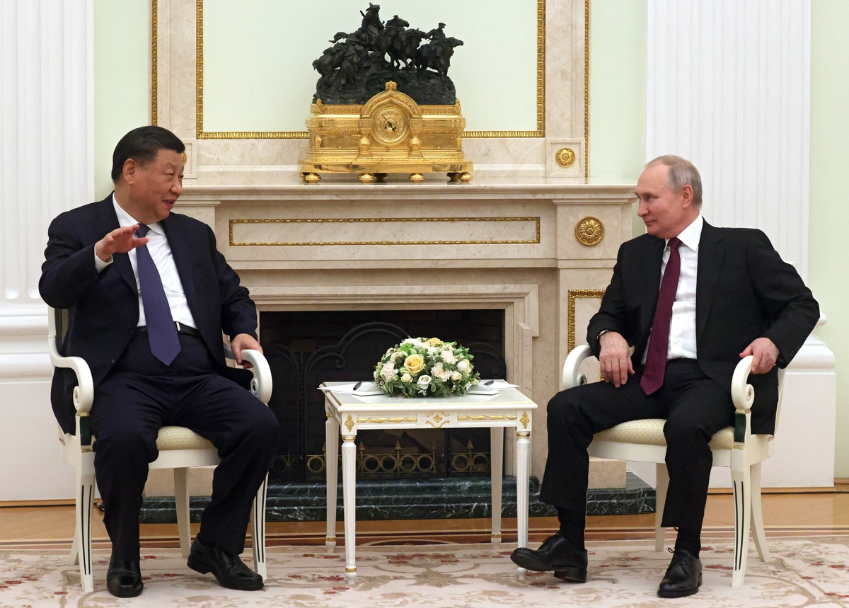 Il Presidente cinese Xi Jinping incontra il Presidente russo Vladimir Putin Il Presidente cinese Xi Jinping incontra il Presidente russo Vladimir Putin