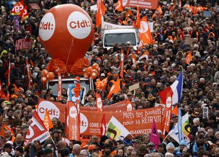 Francia, scioperi e scontri a Parigi: schierati 13mila agenti