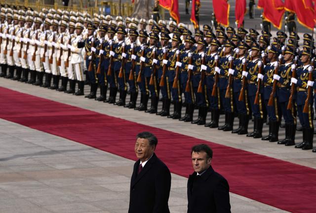 Emmanuel Macron incontra Xi Jinping a Pechino Emmanuel Macron incontra Xi Jinping a Pechino