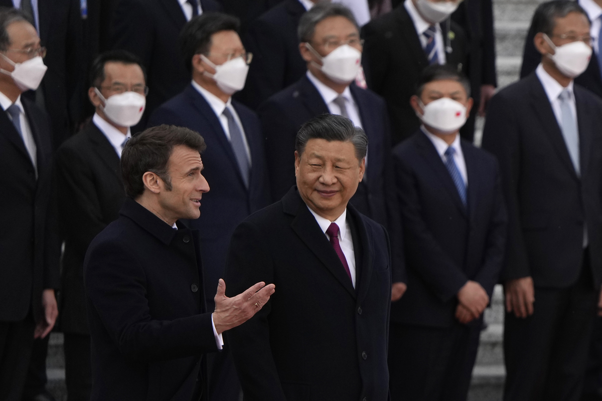 Emmanuel Macron incontra Xi Jinping a Pechino