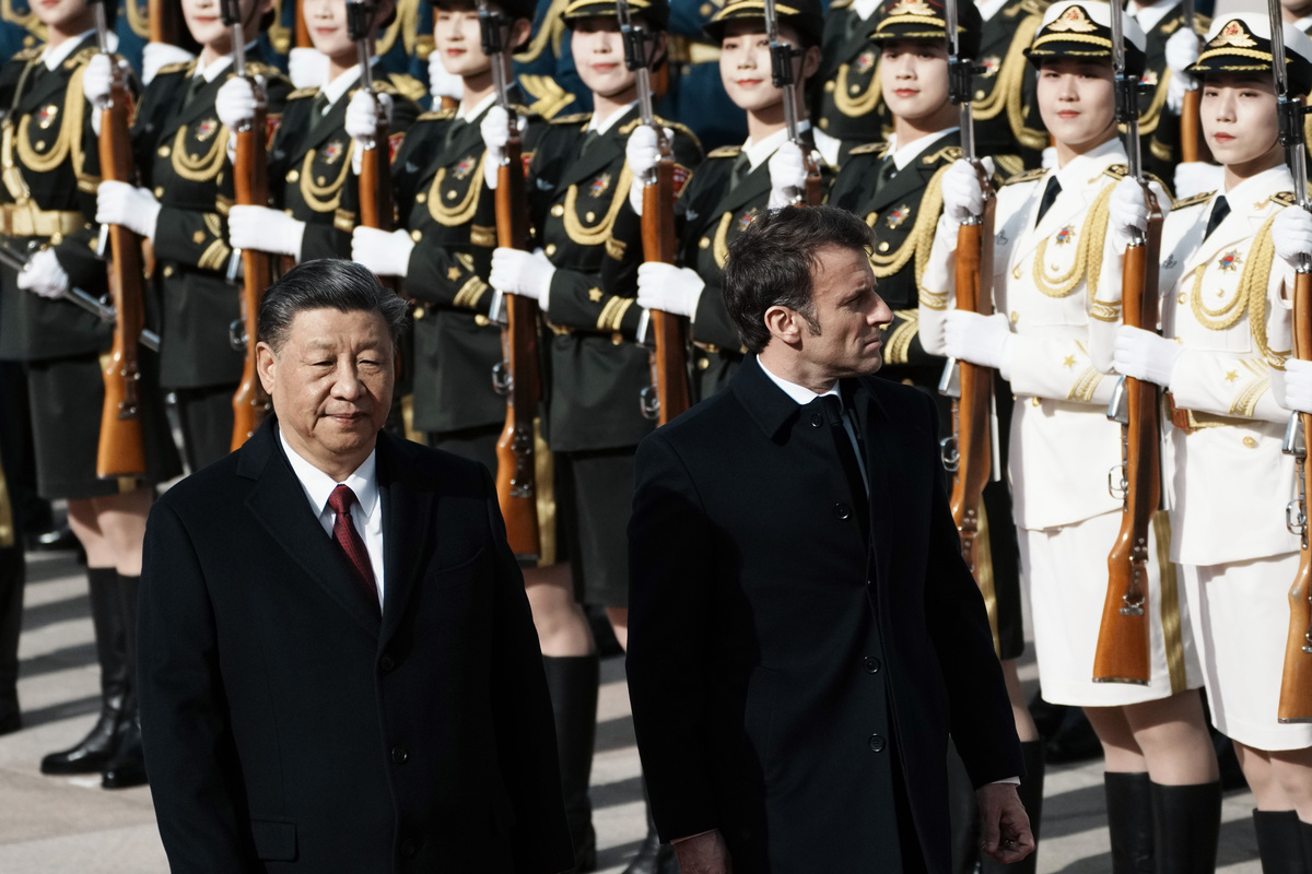 Emmanuel Macron incontra Xi Jinping a Pechino