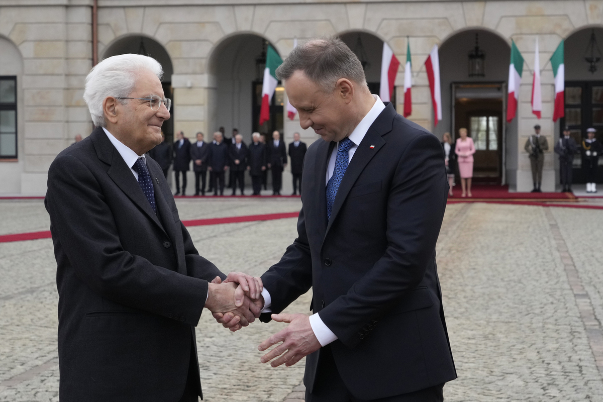 Sergio Mattarella a Varsavia incontra il presidente polacco Andrzej Duda Sergio Mattarella a Varsavia incontra il presidente polacco Andrzej Duda