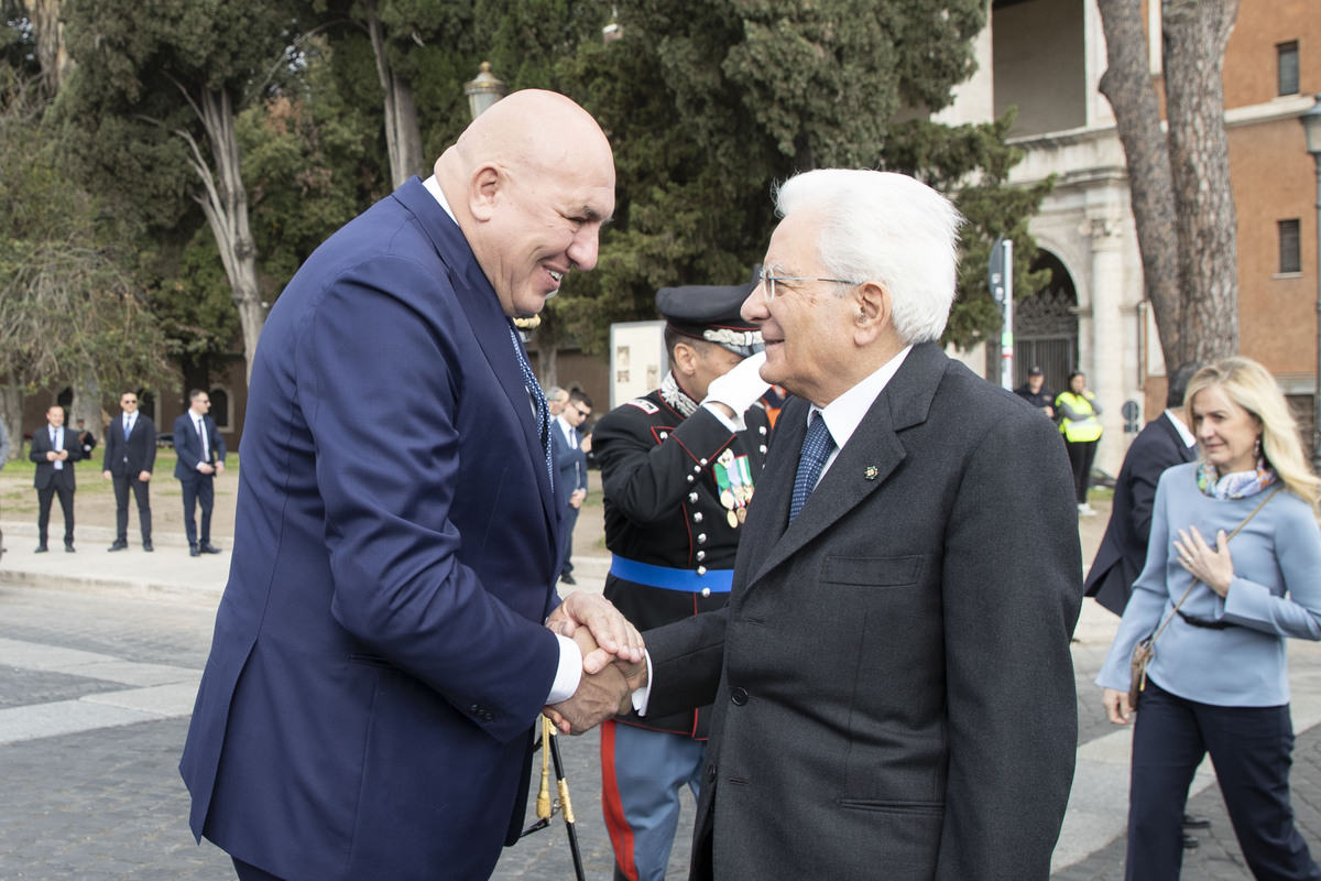 Il presidente Mattarella all'Altare della Patria Il presidente Mattarella all'Altare della Patria