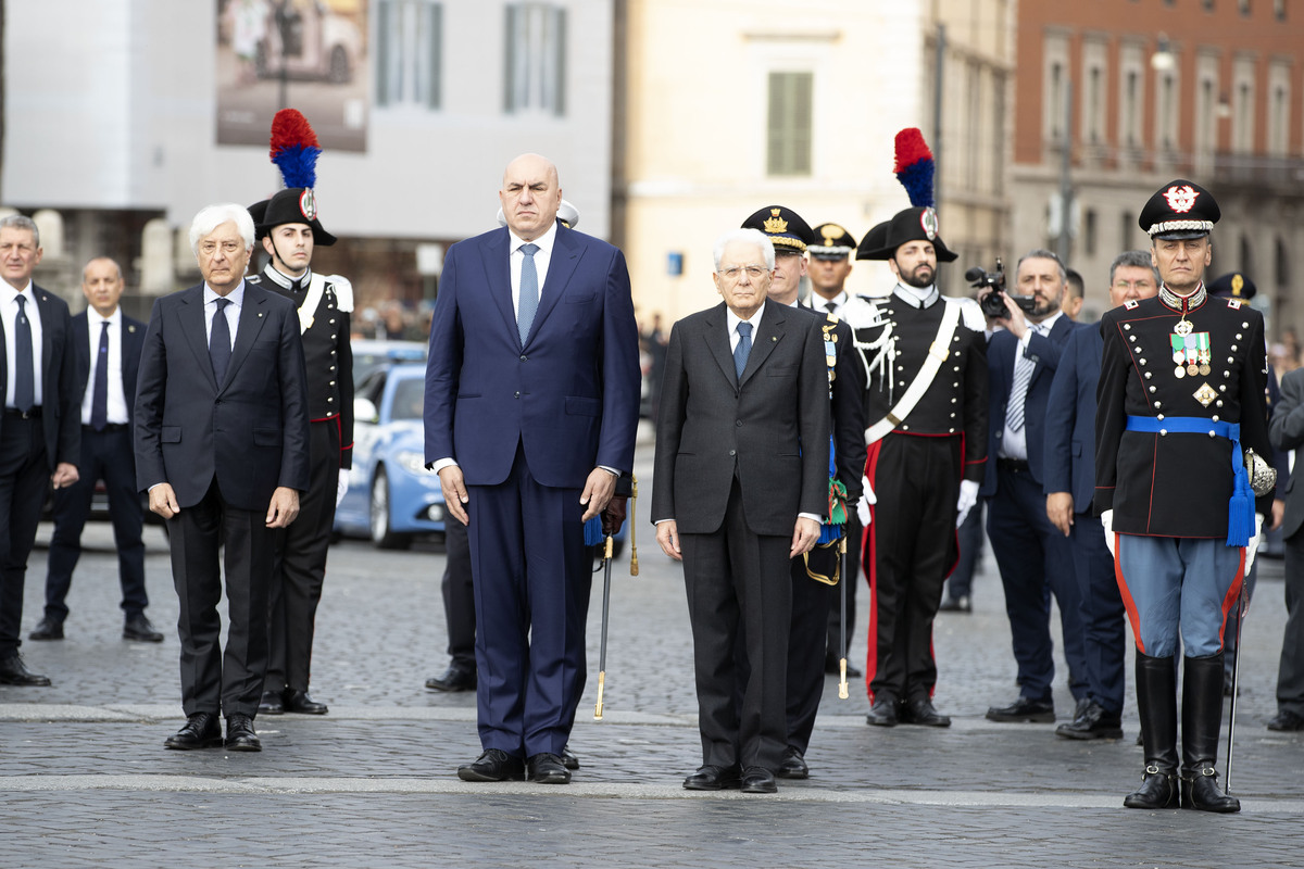 Il presidente Mattarella all'Altare della Patria Il presidente Mattarella all'Altare della Patria