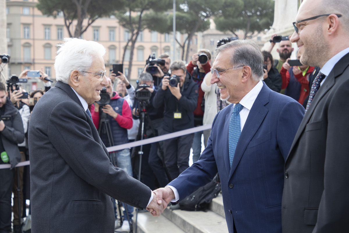 Il presidente Mattarella all'Altare della Patria Il presidente Mattarella all'Altare della Patria