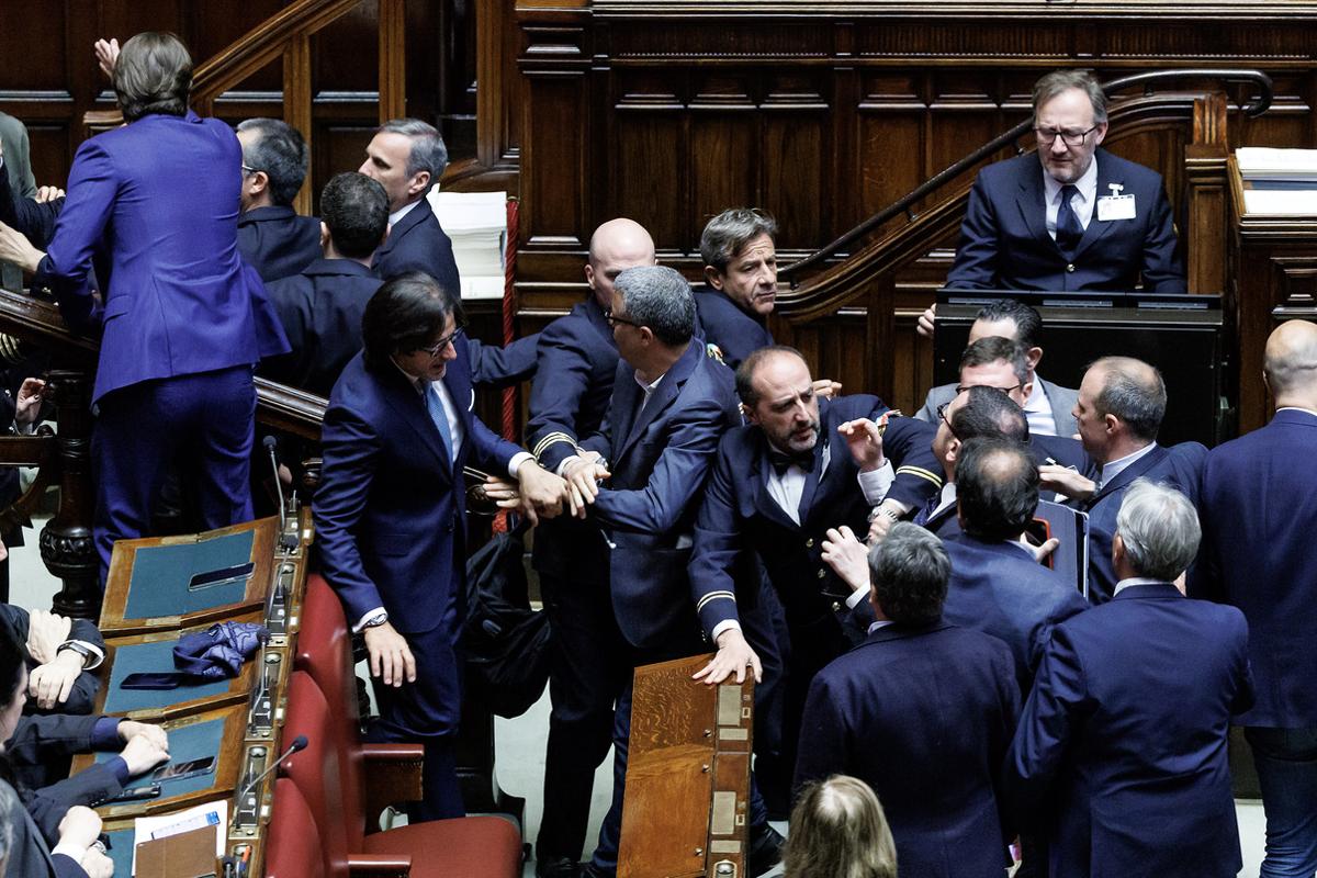 Documento di economia e finanza, Tensione tra parlamentari Documento di economia e finanza, Tensione tra parlamentari