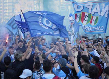 Napoli, lo scudetto non cancella i mali: le Vele sono ancora in piedi