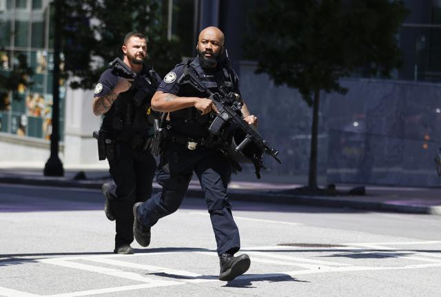 Polizia Usa dopo la sparatoria Polizia Usa dopo la sparatoria