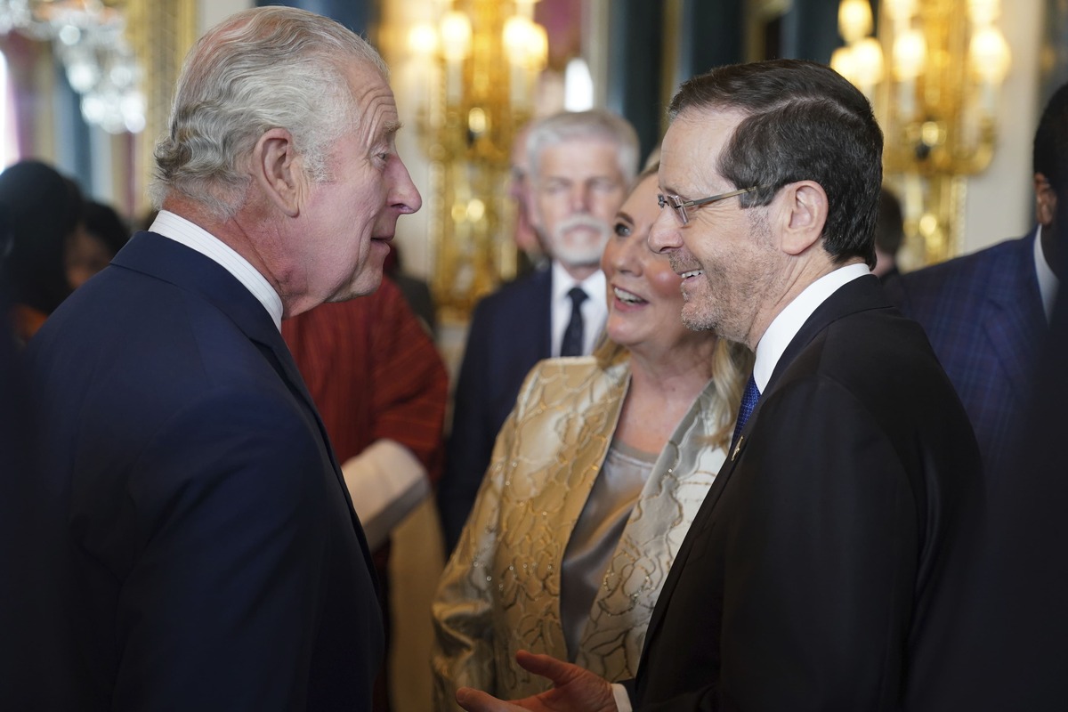 Gli invitati all’incoronazione di Re Carlo partecipano al ricevimento a Buckingham Palace Gli invitati all’incoronazione di Re Carlo partecipano al ricevimento a Buckingham Palace