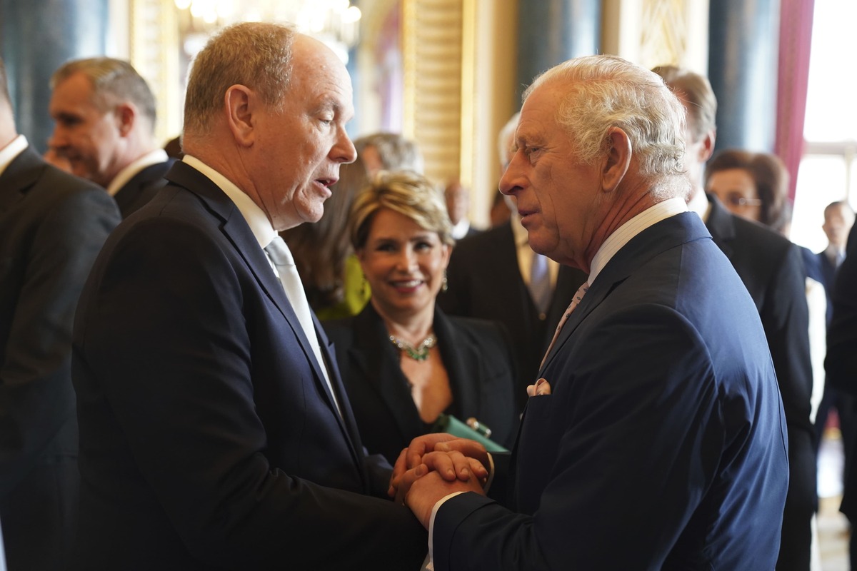 Gli invitati all’incoronazione di Re Carlo partecipano al ricevimento a Buckingham Palace Gli invitati all’incoronazione di Re Carlo partecipano al ricevimento a Buckingham Palace