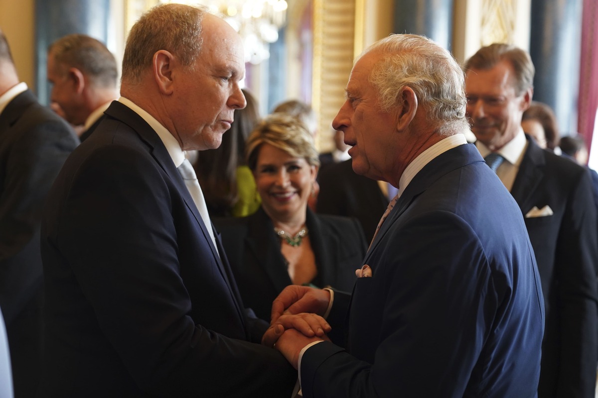 Gli invitati all’incoronazione di Re Carlo partecipano al ricevimento a Buckingham Palace Gli invitati all’incoronazione di Re Carlo partecipano al ricevimento a Buckingham Palace