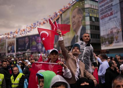 Elezioni Turchia, Erdogan rischia: "Rivali terroristi, Biden mi vuole fuori"