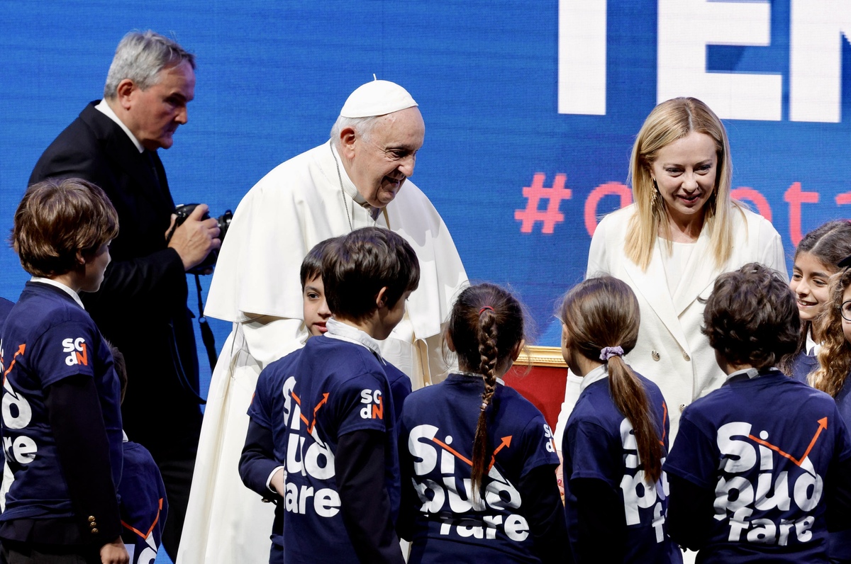 Papa Francesco riceve la Presidente Meloni agli Stati Generali della natalita' a Roma Papa Francesco riceve la Presidente Meloni agli Stati Generali della natalita' a Roma