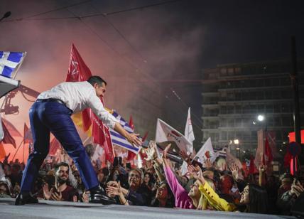 Elezioni Grecia, destra favorita su Tsipras. Ma esplode la bomba migranti