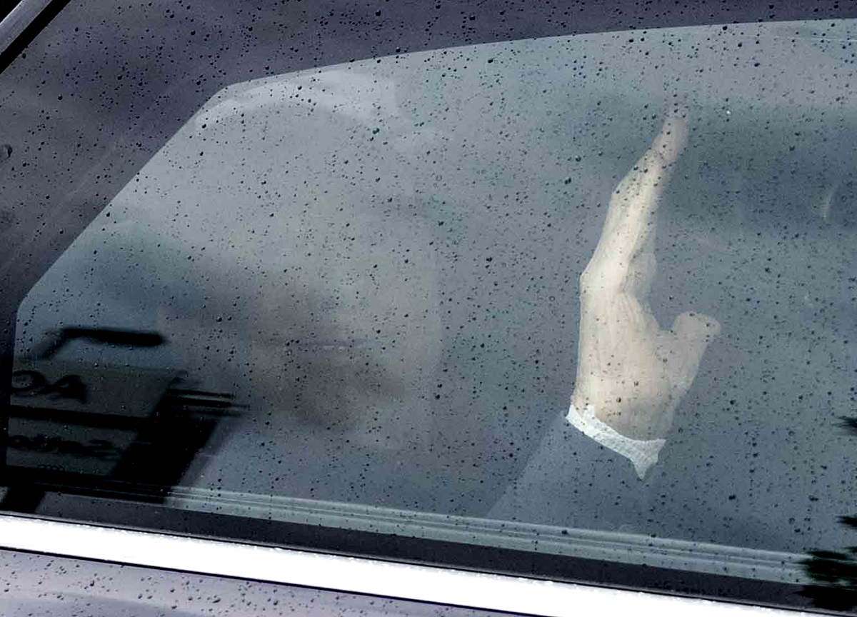 Silvio Berlusconi lascia l'ospedale San Raffaele