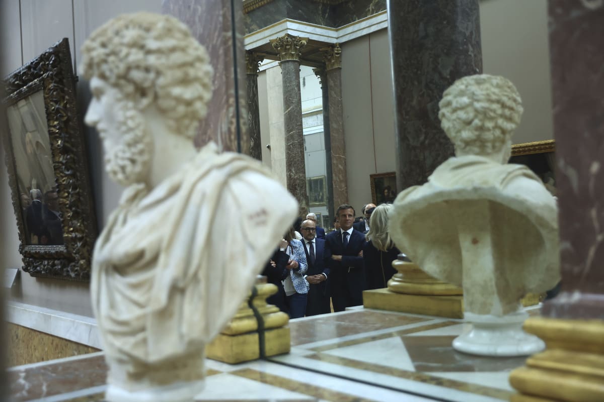 Mattarella e Macron al Louvre Mattarella e Macron al Louvre