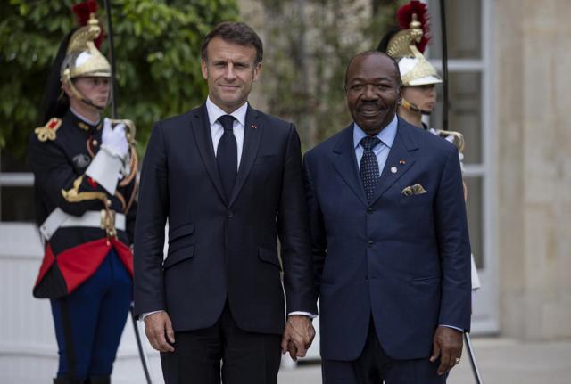 Macron e il presidente destituito del Gabon Macron e il presidente destituito del Gabon