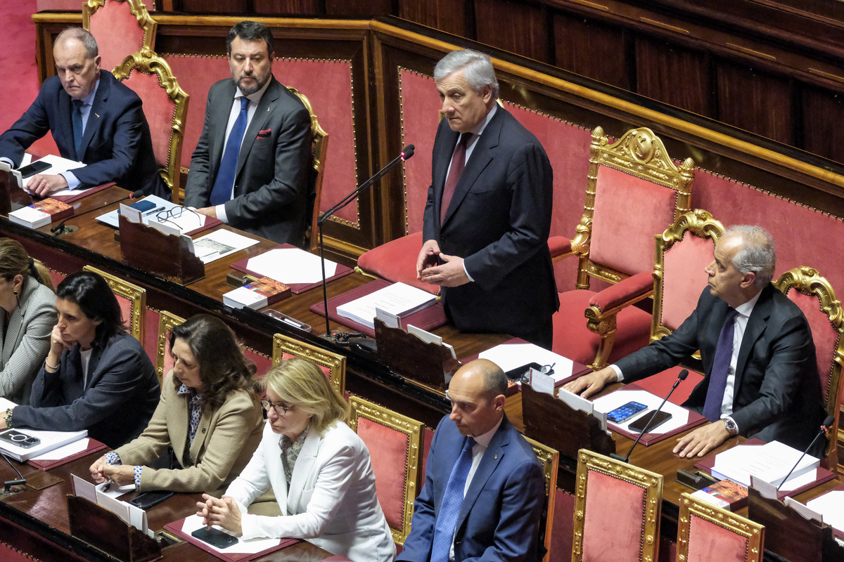 Commerazione Silvio berlusconi al senato Commerazione Silvio berlusconi al senato